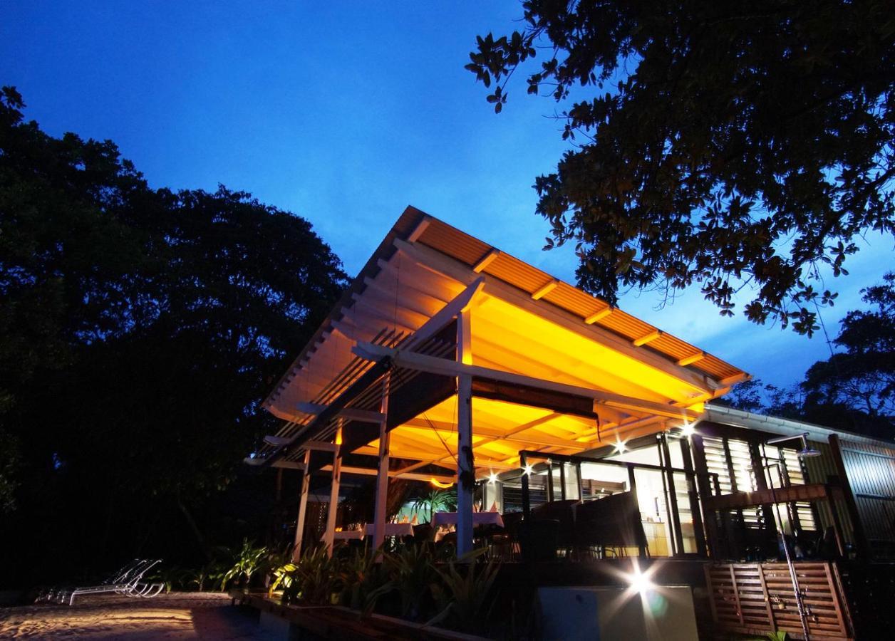 Barrier Beach Resort (Adults Only) 卢甘维尔 外观 照片