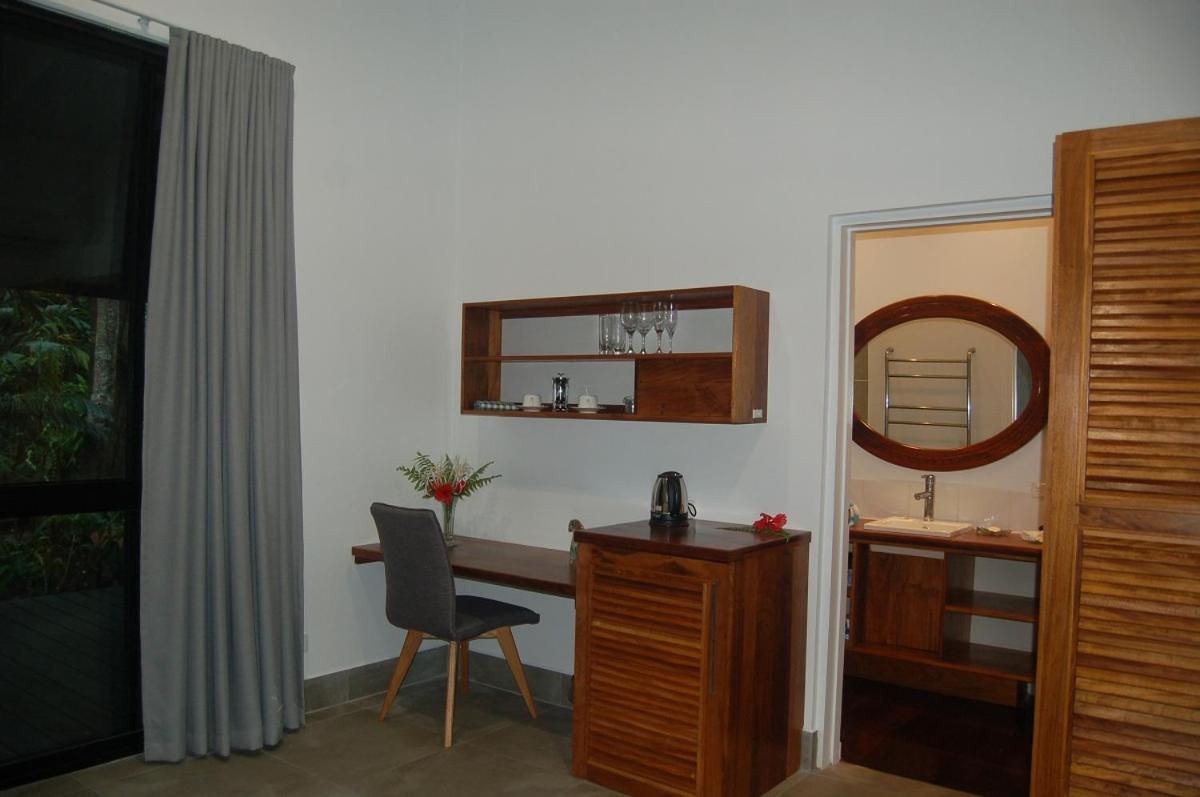 Barrier Beach Resort (Adults Only) 卢甘维尔 外观 照片